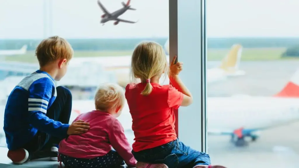 Quel siège choisir pour un bébé dans l'avion ? Siège auto ou